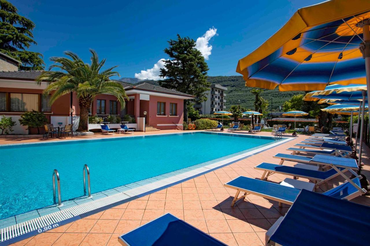 Sunlake Hotel Riva del Garda Exterior photo