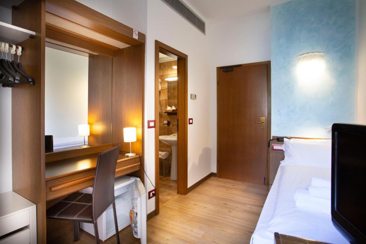 Sunlake Hotel Riva del Garda Exterior photo