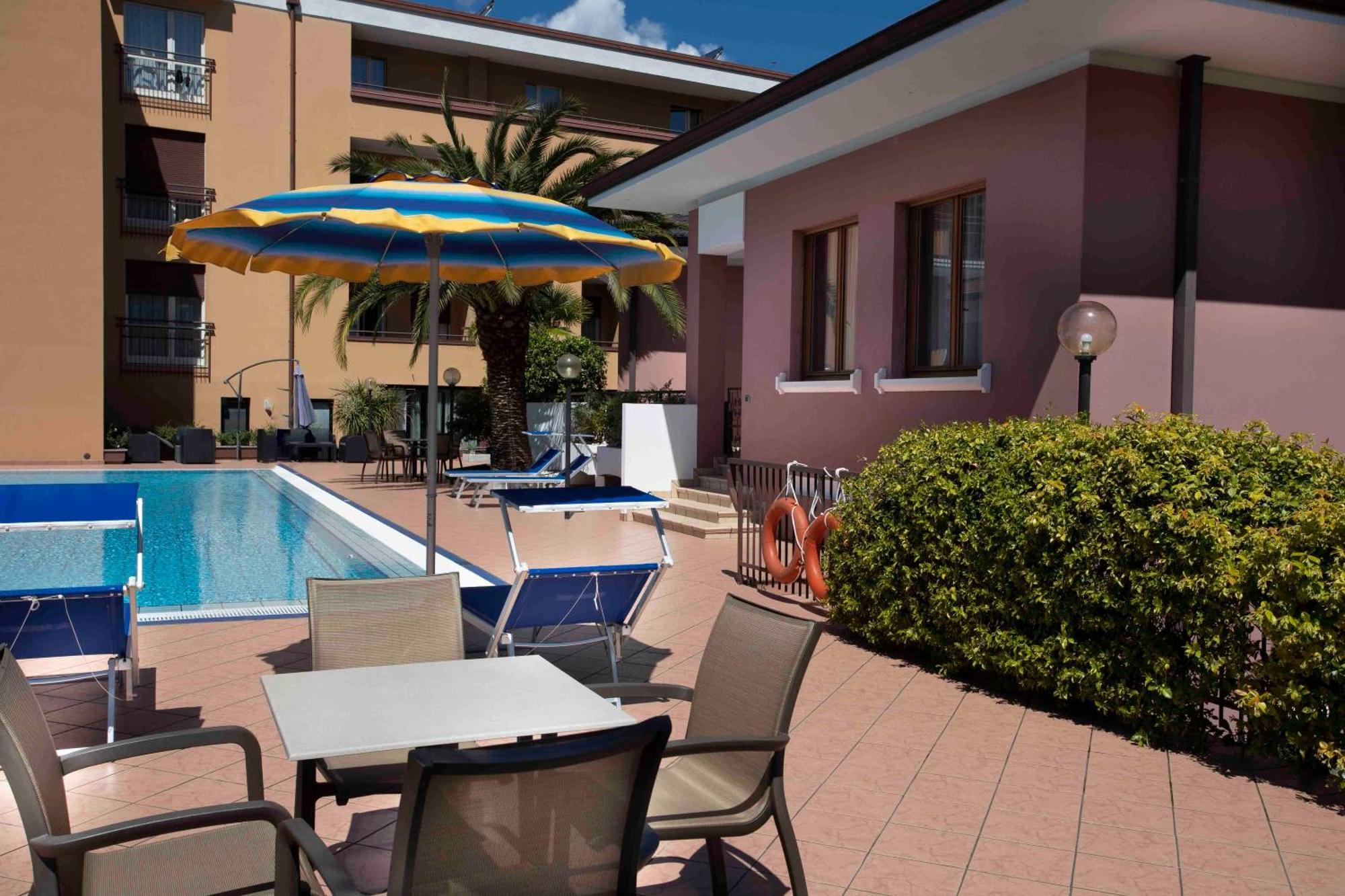 Sunlake Hotel Riva del Garda Exterior photo