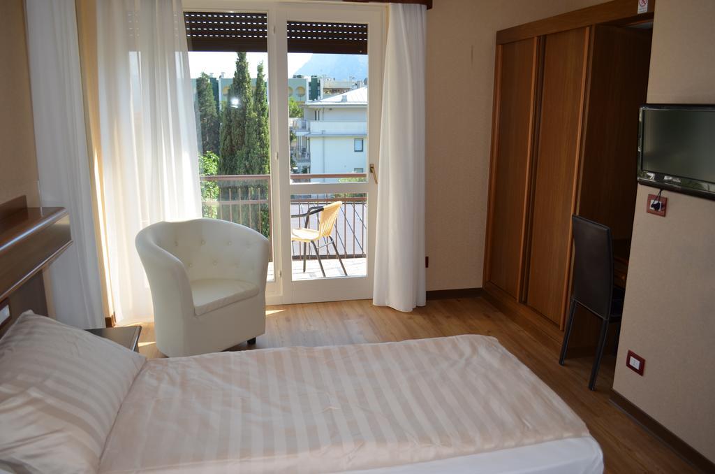 Sunlake Hotel Riva del Garda Exterior photo
