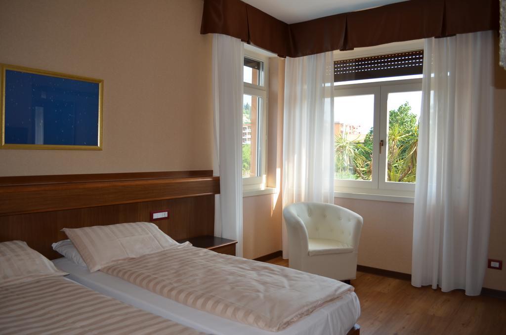 Sunlake Hotel Riva del Garda Exterior photo